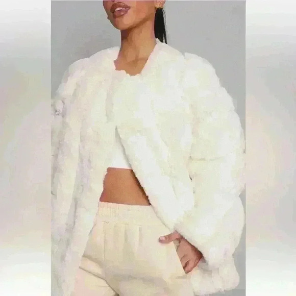 PrettyLittleThing Faux Fur Bubble Coat Cream Ivory Oversized Women’s Size 12 - Picture 2 of 11